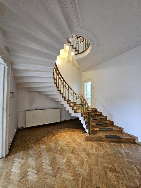 Batistei 23, vila interbelica, zona ultracentrala.